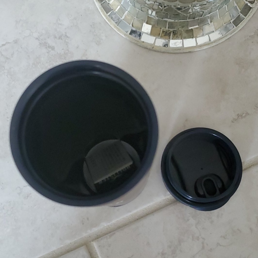๐บ๐ธ HOLLISTER TRAVEL MUG ๐บ๐ธ - Picture 7 of 8